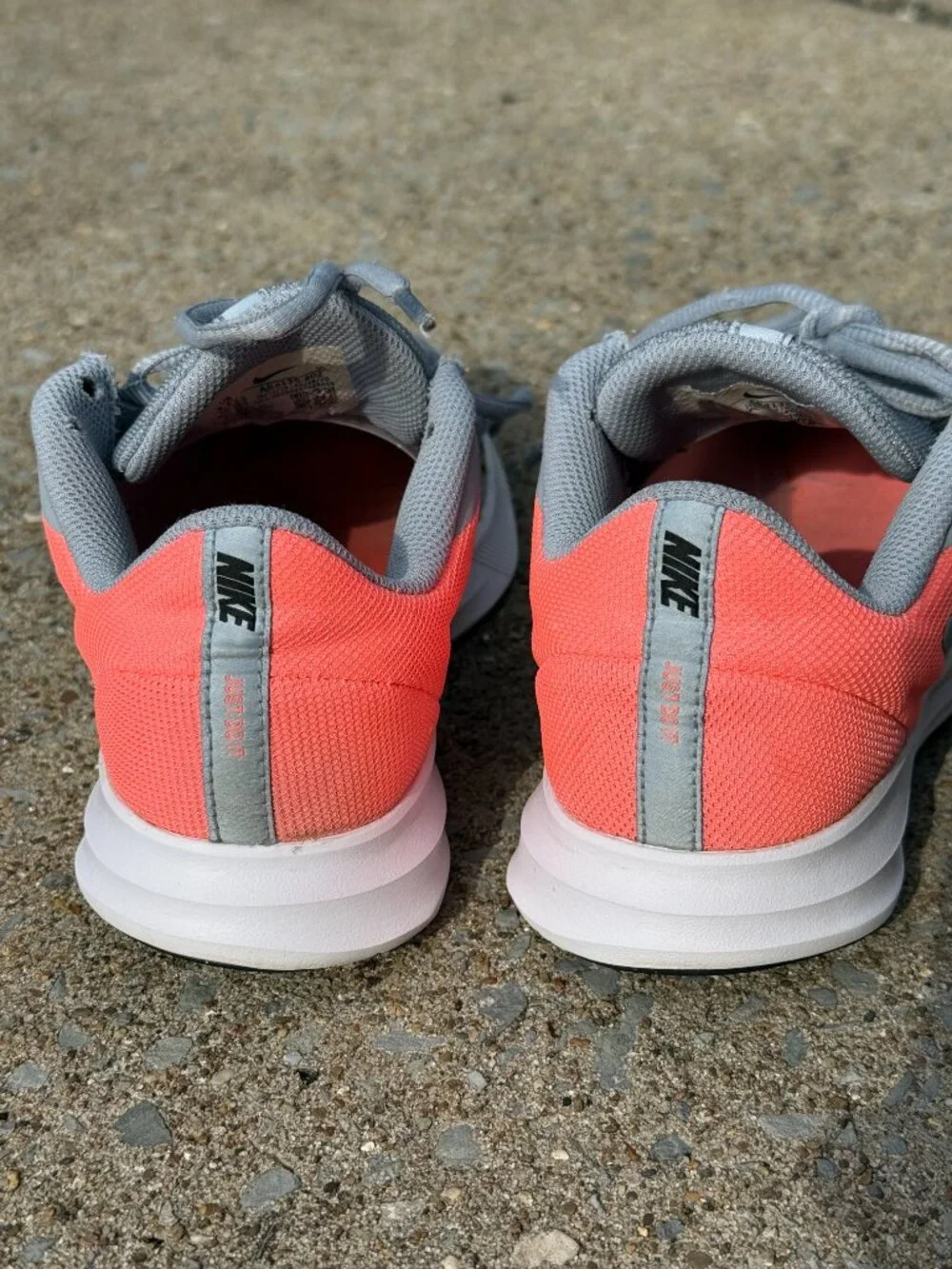 Nike Downshifter 9 Girls 3.5Y Gray Coral Sneakers Sporty Y2K Athleisure Gym 4109